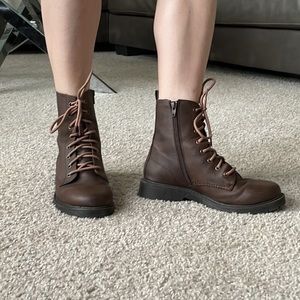 Brown combat boots, only worn once, size 8, tie and zippers.